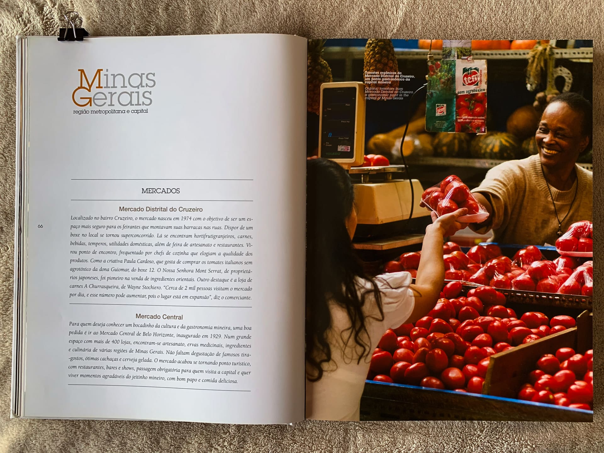 Livro Expedicao Brasil Gastronomico aberto na abertura de Minas Gerais, secao de mercados.